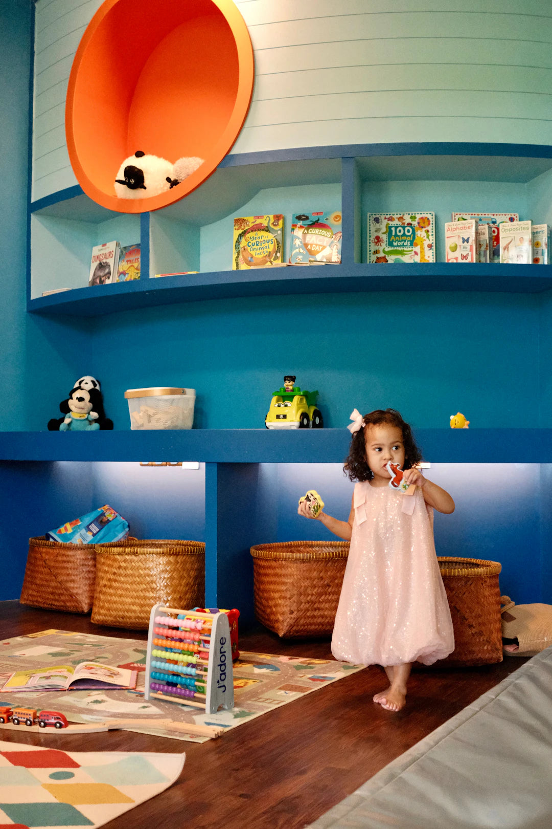 Inspiring Themed Wallpapers for Kids' Rooms